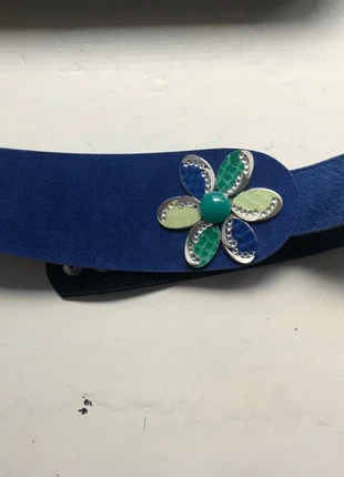 Vintage belt suède with flower, merk: Vintage, staat: Heel goed, € 10,00, € 11,20 inclusief Kopersbescherming