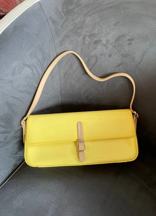 Sac à main Carlo pazolini en cuir vernis jaune couleur éclatante et élégance raffinée, marca: Carlo Pazolini, estado: Muito bom, €15.00, €16.45 inclui Proteção do Comprador Pro