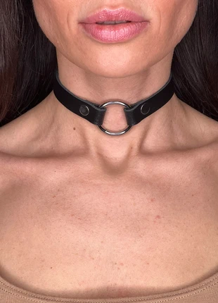 Black leather choker necklace with ring, brand: IsyMo, condizioni: Ottime, €17.00, €18.55 include la Protezione acquisti