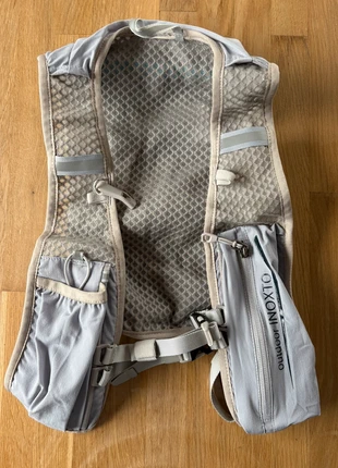 Hardloopvest met 1 liter waterzak met drink tuit, merk: Inoxto, staat: Nieuw zonder prijskaartje, € 15,00, € 16,45 inclusief Kopersbescherming