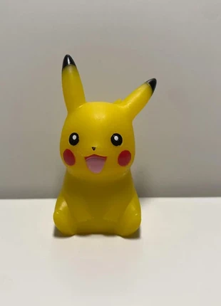 Figurine Pokémon Sukui Dolls Pikachu Figure Shopro, marke: Pokémon, zustand: Sehr gut, größe: Frühchen, bis 44, 4,00 €, 4,90 € beinhaltet Vinted-Käuferschutz Pro