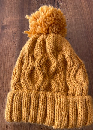 Bonnet pompon moutarde torsadé New Yorker, merk: New Yorker, staat: Heel goed, maat: Universele maat, € 2,00, € 2,80 inclusief Kopersbescherming