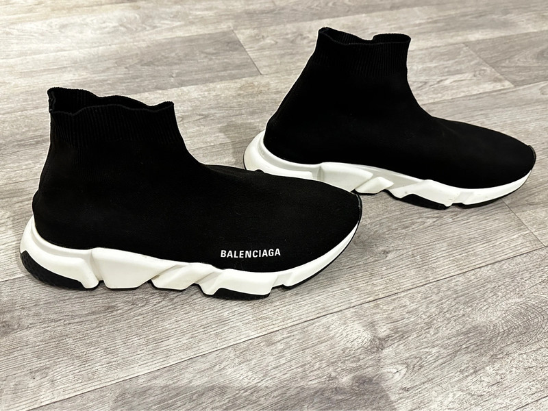 Size hotsell 9 balenciaga