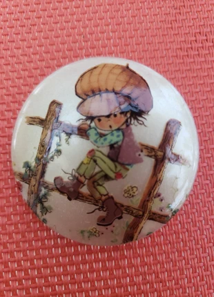 Broche vintage style Sarah Kay, brand: Badge, condition: Very good, €5.00, €5.95 includes Buyer Protection