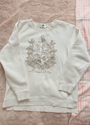 Tommy Hilfiger Cream Embroidered Crest Sweatshirt – Size S, marque: Tommy Hilfiger, état: Neuf sans étiquette, taille: S / 36 / 8, 10,00 €, 11,20 € Protection acheteurs incluse