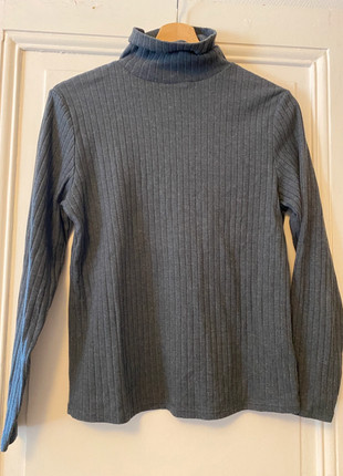 Col roulé gris foncé Urban Outfitters, marque: Urban Outfitters, état: Très bon état, taille: M / 38 / 10, 5,00 €, 5,95 € Protection acheteurs incluse