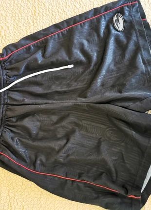 Pantaloncini sportivi uomo neri con dettagli rossi, brand: Biemme, condizioni: Ottime, taglia: M, €1.60, €2.38 include la Protezione acquisti