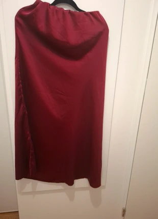 Jupe satin rouge, état: Neuf sans étiquette, taille: Taille unique, 4,00 €, 4,90 € Protection acheteurs incluse