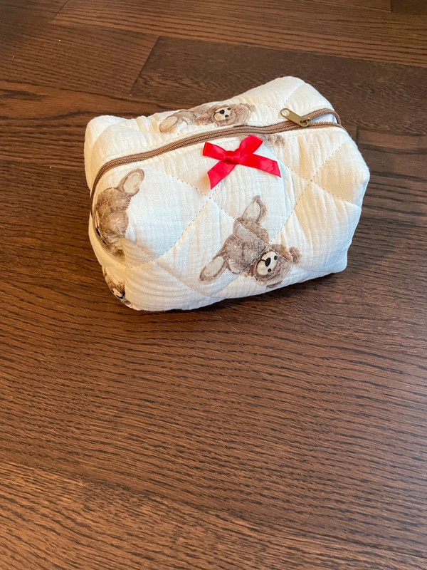 Bear and bow quilted cotton makeup bag 2