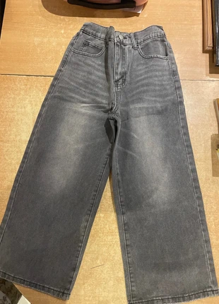 Jeans gris noir ample 9 ans Shein, marque: Shein, état: Neuf avec étiquette, taille: 9 ans / 134 cm, 17,00 €, 18,55 € Protection acheteurs incluse