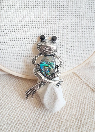 Broche grenouille nacrée à la coquille d'ormeau, marke: Summer, zustand: Sehr gut, 9,00 €, 10,15 € beinhaltet Vinted-Käuferschutz Pro
