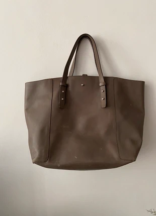 Sac a main en cuir greige Gerard Darel Le Simple , marque: Gerard Darel, état: Bon état, 35,00 €, 37,45 € Protection acheteurs incluse