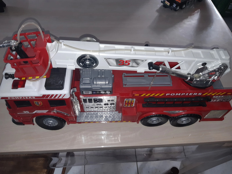 Grand camion pompier