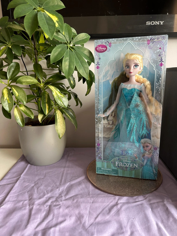 Disney store frozen doll hotsell