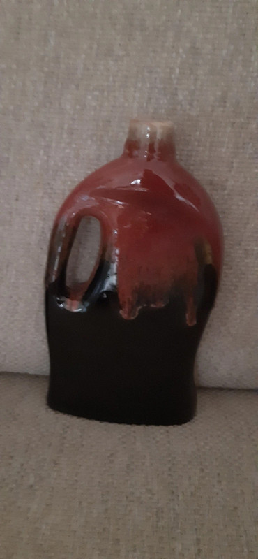 Vaso in ceramica bordeaux