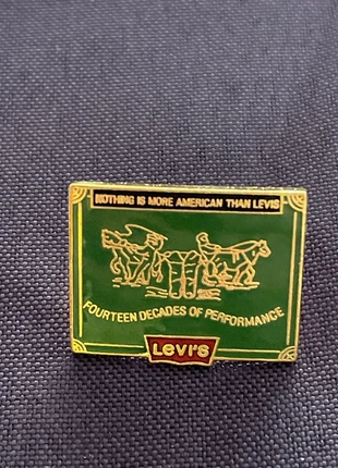 Pin’s Lévi’s, marque: Levi's, état: Très bon état, 2,00 €, 2,80 € Protection acheteurs incluse