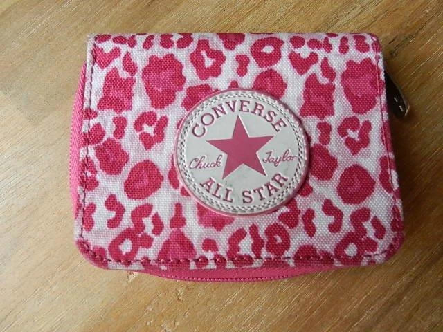 Porte-feuille Converse rose et blanc léopard - Vinted Porte-feuille Converse rose et blanc léopard - Vinted