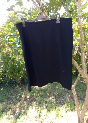 Petite jupe noire, marque: Noir, état: Très bon état, taille: 6XL / 52 / 24, 10,00 €, 11,20 € Protection acheteurs incluse