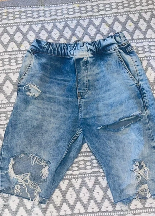 Pantalones cortos rotos Bershka, marca: Bershka, estado: Muito bom, tamanho: XS, €6.00, €7.00 inclui Proteção do Comprador