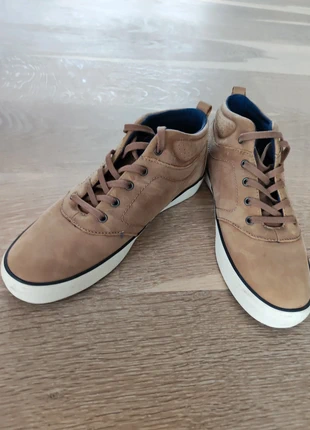 Bruine sneakers, merk: O'Neill, staat: Heel goed, maat: 41, € 20,00, € 21,70 inclusief Kopersbescherming