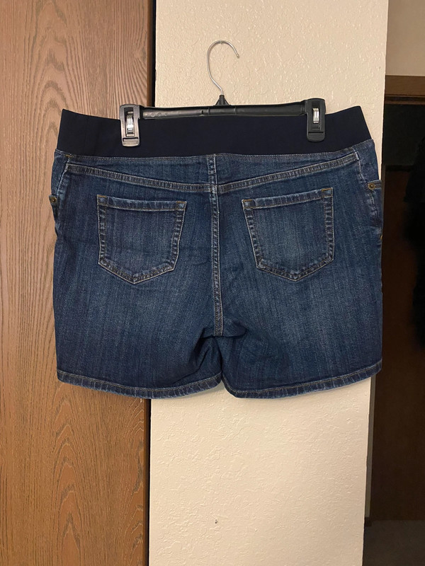 Liz Lange Maternity Shorts 2