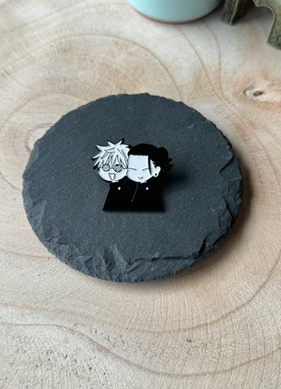 Geto & Gojo pin, merk: Jujutsu Kaisen, staat: Nieuw met prijskaartje, € 4,85, € 5,79 inclusief Kopersbescherming Pro