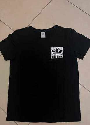 T-shirt nera Adidas taglia L da uomo, marke: adidas, zustand: Sehr gut, größe: L, 15,00 €, 16,45 € inklusive Vinted-Käuferschutz
