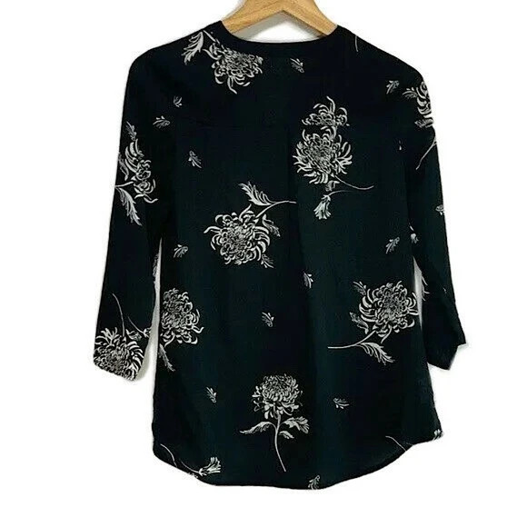 Maurices Black/White Floral Zip V-Neck Oversized Blouse 2