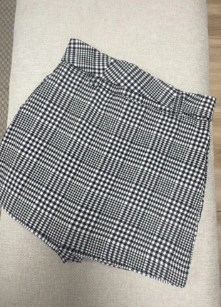 Falda pantalón talla 36 cuadros blanco y negro Stradivarius, marca: Stradivarius, estado: Nuevo sin etiquetas, tamaño: S / 36 / 8, 9,00 €, 10,15 € Protección al comprador incluida