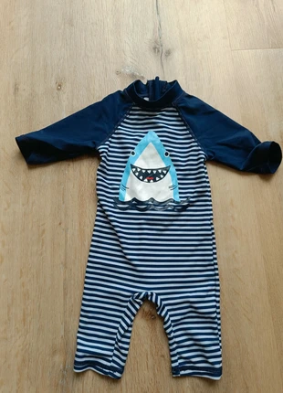 Mothercare swim onesie shark size 62-68, marque: Mothercare, état: Très bon état, taille: 3-6 mois / 62 cm, 3,00 €, 3,85 € Protection acheteurs incluse