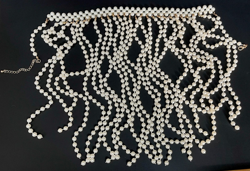 Stunning faux pearl necklace 1