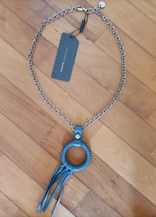 Collana in metallo con dettaglio in pelle blu, marke: Francesco Biasia, zustand: Neu, mit Etikett, 12,00 €, 13,30 € inklusive Vinted-Käuferschutz