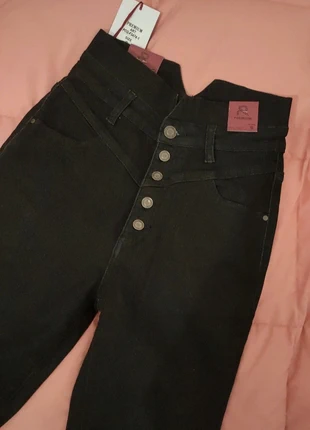 Jeans a vita alta. Taglia S. Premium Denim. Nuovo con cartellino., marque: Jeans a vita alta, état: Neuf avec étiquette, taille: S / 36 / 8, 9,90 €, 11,10 € Protection acheteurs incluse