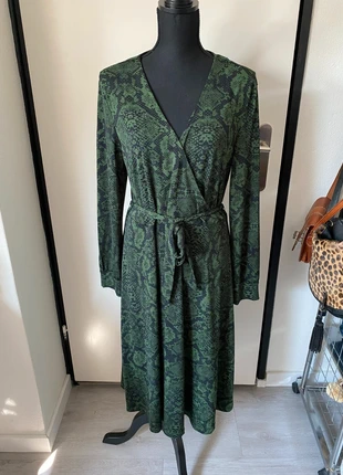 Mooie groene jurk HEMA, merk: Hema, staat: Heel goed, maat: L / 40 / 12, € 9,95, € 11,15 inclusief Kopersbescherming