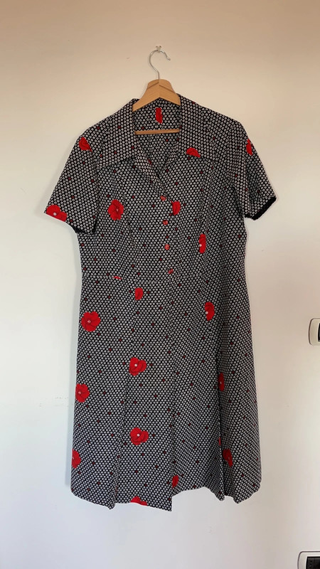 Women’s 70s Black flowers dress - Vinted