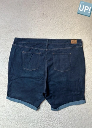 Short Bermuda jean Levi’s vintage 00’s - Bleu brut - Coupe droite - W46 (FR56), marque: Levi's, état: Très bon état, taille: W46 | FR 56, 19,90 €, 21,60 € Protection acheteurs (Pro) incluse