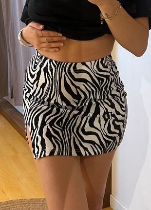 Jupe courte SHEIN – Imprimé zèbre, merk: Shein, staat: Heel goed, maat: XXS / 32 / 4, € 3,00, € 3,85 inclusief Kopersbescherming