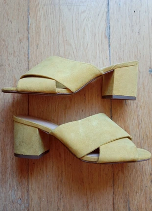 Oysho suede heeled clogs loafers Size 37 Women's Yellow, marque: Oysho, état: Neuf sans étiquette, taille: 37, 6,00 €, 7,00 € Protection acheteurs incluse