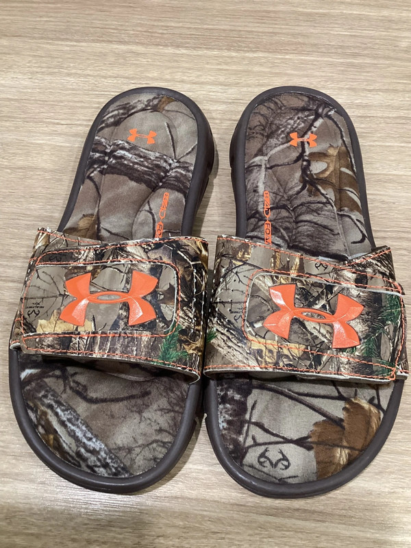 Under Armour foam slides 4y 2