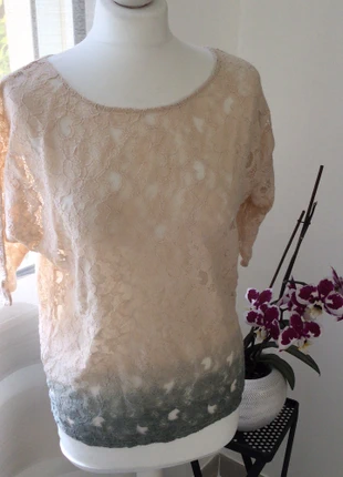 Blouse dentelle bi colore 🌸, staat: Heel goed, maat: S / 36 / 8, € 8,00, € 9,10 inclusief Kopersbescherming