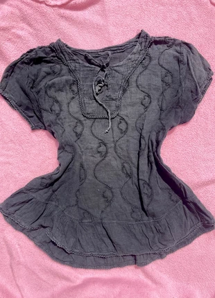 Top blusa nero slavato vintage con ricami embroidery, merk: Vintage Dressing, staat: Heel goed, maat: M / 38 / 10, € 15,00, € 16,45 inclusief Kopersbescherming