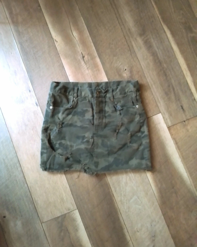 Cameo mini skirt sz LG 1