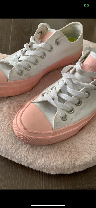 Converse blanche et rose