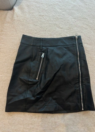 Topshop Minirock Lederoptik Schwarz Gr. 34, marke: Topshop, zustand: Sehr gut, größe: XS / 34 / 6, 10,00 €, 11,20 € inklusive Vinted-Käuferschutz