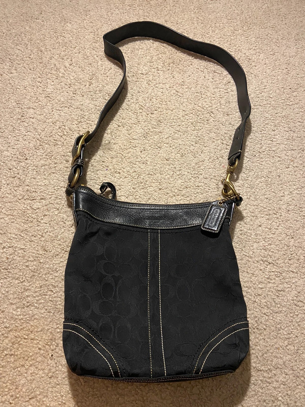 Black crossover coach bag with adjustable straps to make it a shoulder bag!! 3