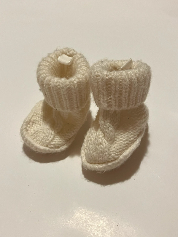 Baby white knitted stockings 1