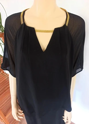 Vestido negro fluido con detalle dorado en escote – Talla XL, marca: Couchel, estado: Muy bueno, tamaño: XL / 42 / 14, 10,00 €, 11,20 € Protección al comprador incluida