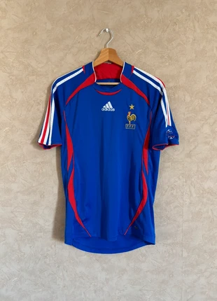 Maillot football adidas vintage France fff 2006, marke: adidas, zustand: Gut, größe: S, 75,00 €, 79,45 € beinhaltet Vinted-Käuferschutz Pro