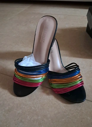 Sandalo multicolor, merk: Made In Italy, staat: Heel goed, maat: 38, € 22,00, € 23,80 inclusief Kopersbescherming