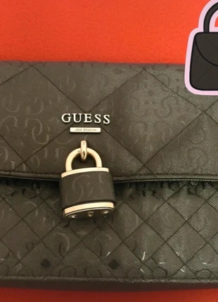Elegante Guess Handtasche in Schwarz mit Schlossdetail – zeitloser Designer-Look, merk: GUESS, staat: Heel goed, € 70,00, € 74,20 inclusief Kopersbescherming